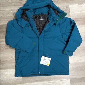 Nomadika Women’s Hooded Winter Coat Size small. NWT